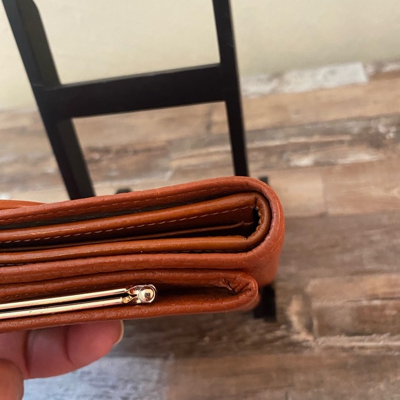 Vintage Dooney & Bourke Brown Leather Wallet - Picture 9 of 11